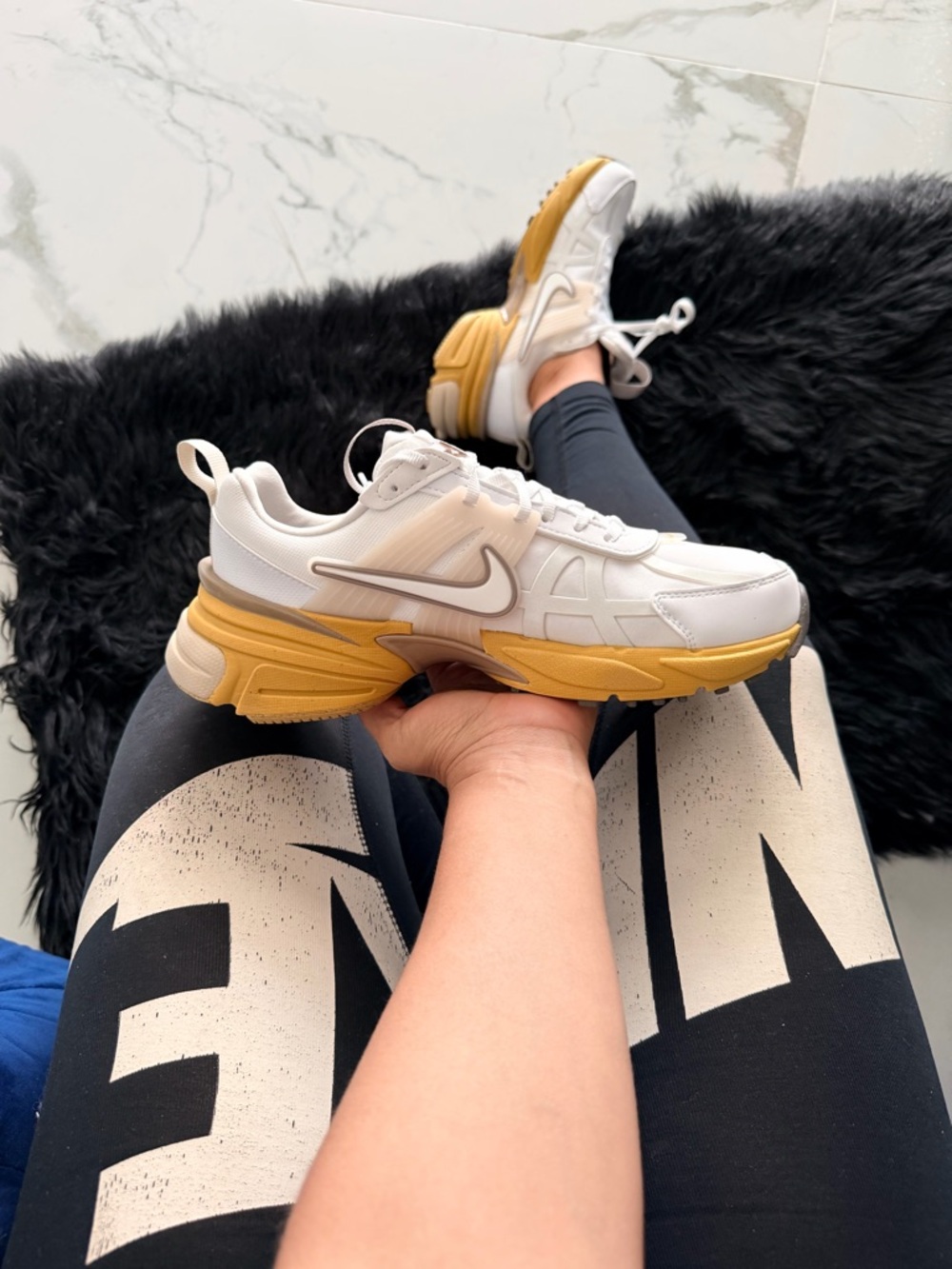 Nike V2K RUN GTX - Picture 2 of 11